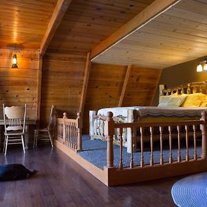 Hicksville Pines Chalets & Motel